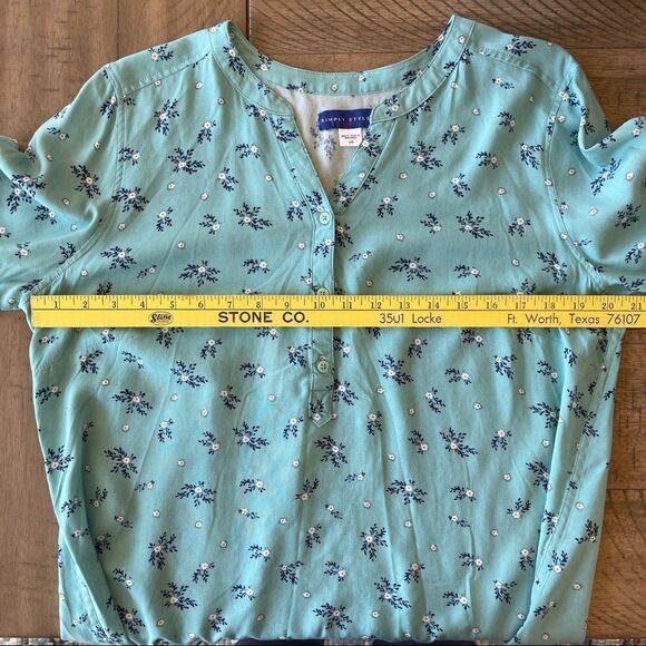 Simply Styled 3/4 Button, Long Sleeved, Sage Green w/Blue Flowers - Large - Picture 6 of 7
